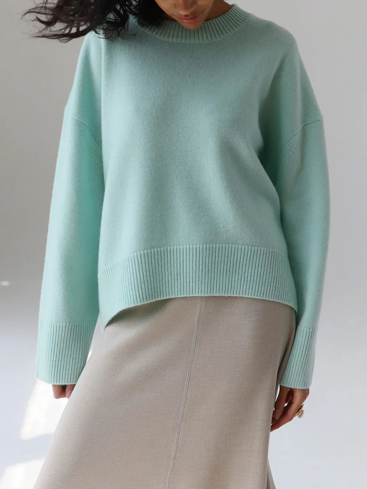 LINA - MINIMALIST COMFORT SWEATER